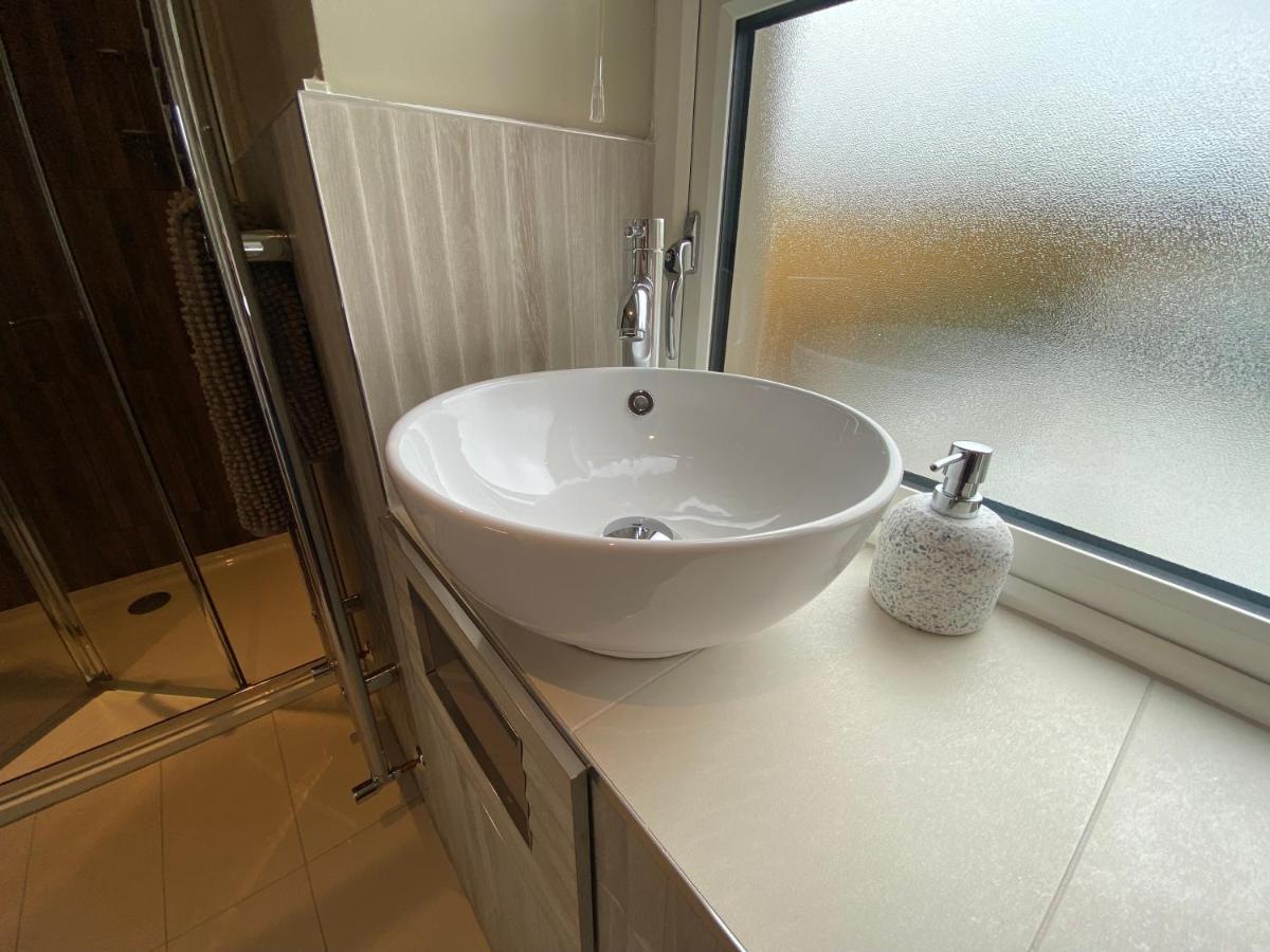 The Gate Lodge At Dunnanew - 4 Star- Sleeps 5 Seaforde 외부 사진